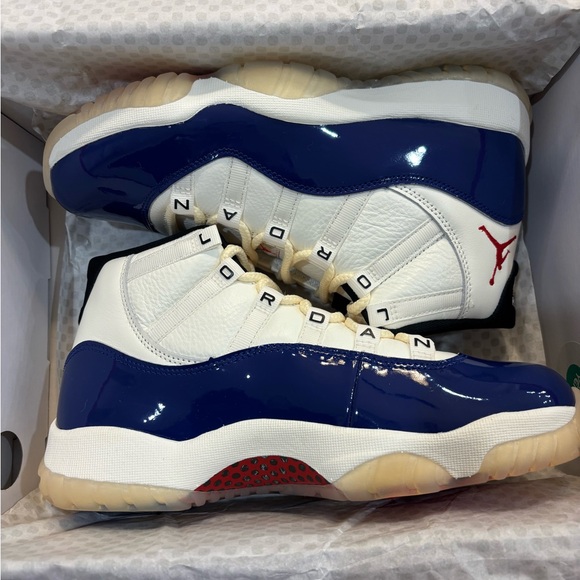 Jordan Men's White and Navy Sneakers